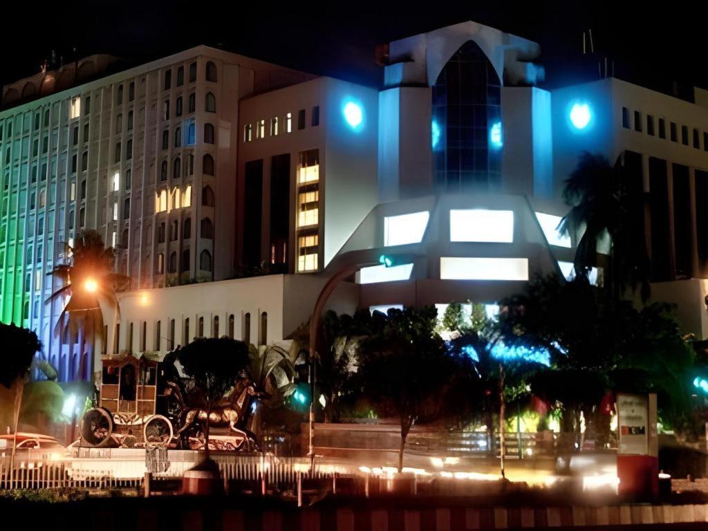 Hotel Ruposhi Bangla ダッカ エクステリア 写真