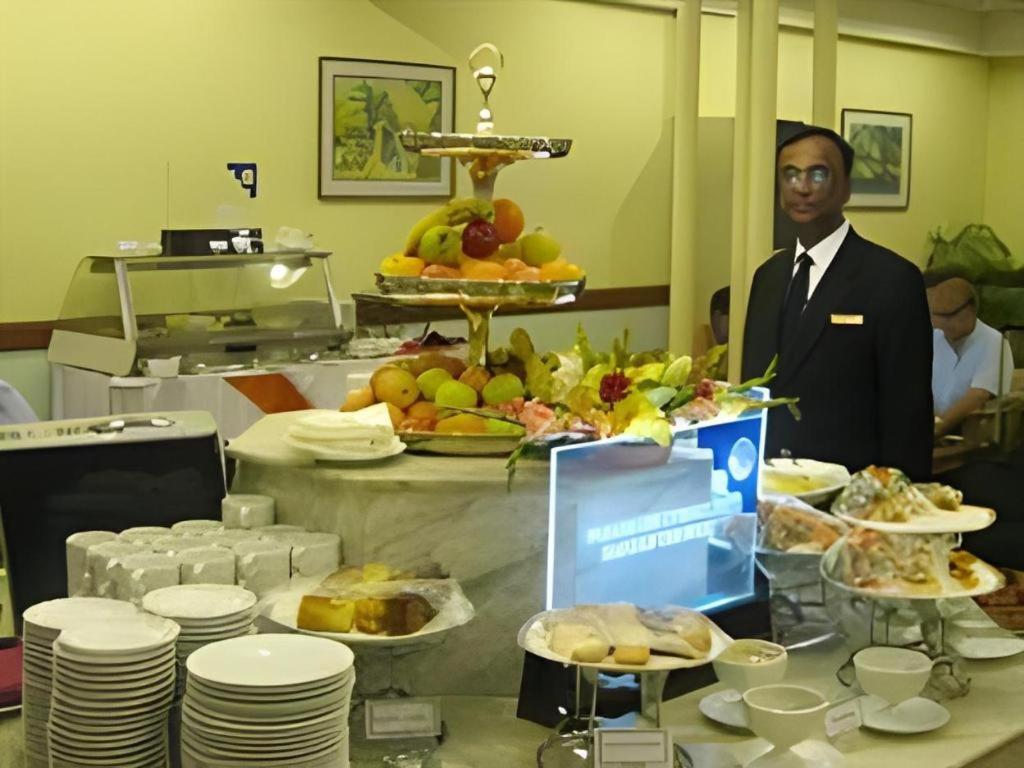 Hotel Ruposhi Bangla ダッカ エクステリア 写真