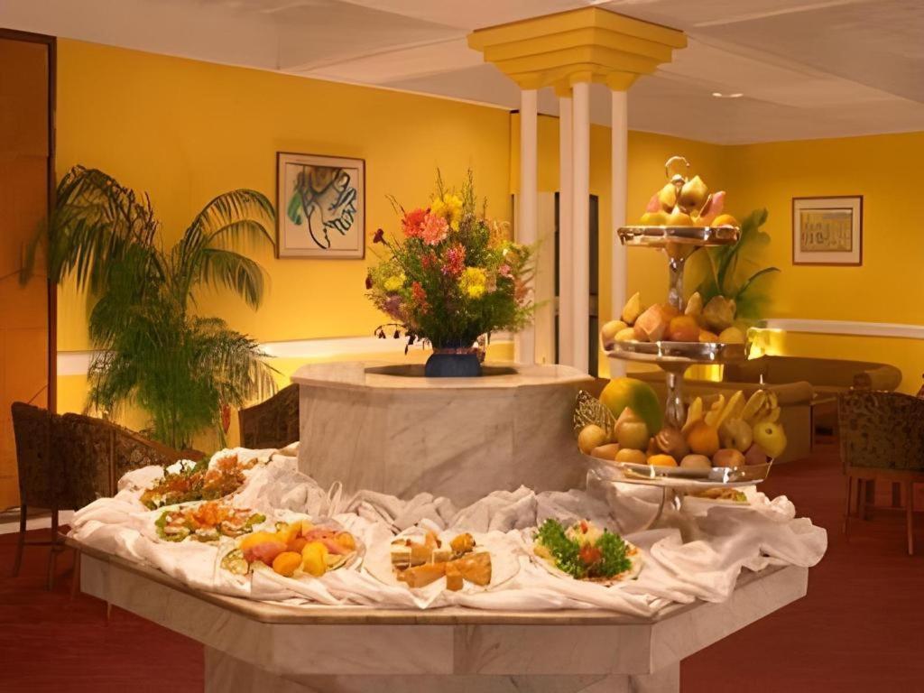 Hotel Ruposhi Bangla ダッカ エクステリア 写真