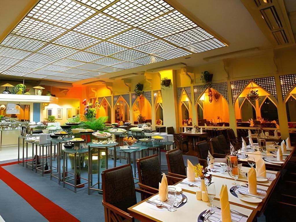 Hotel Ruposhi Bangla ダッカ エクステリア 写真