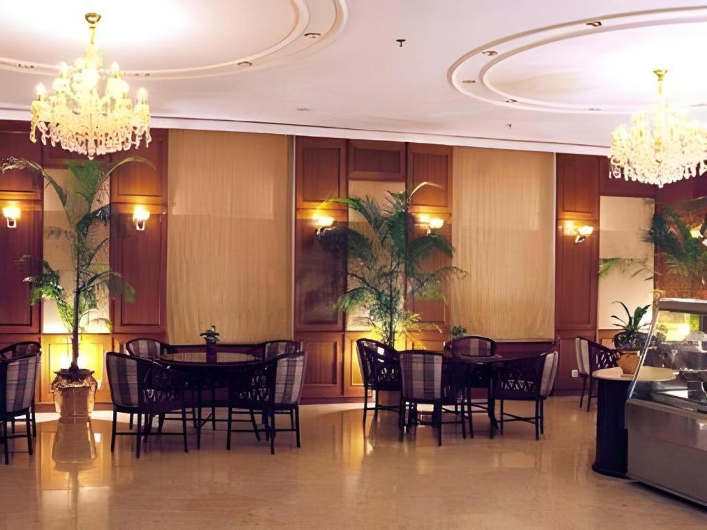 Hotel Ruposhi Bangla ダッカ エクステリア 写真